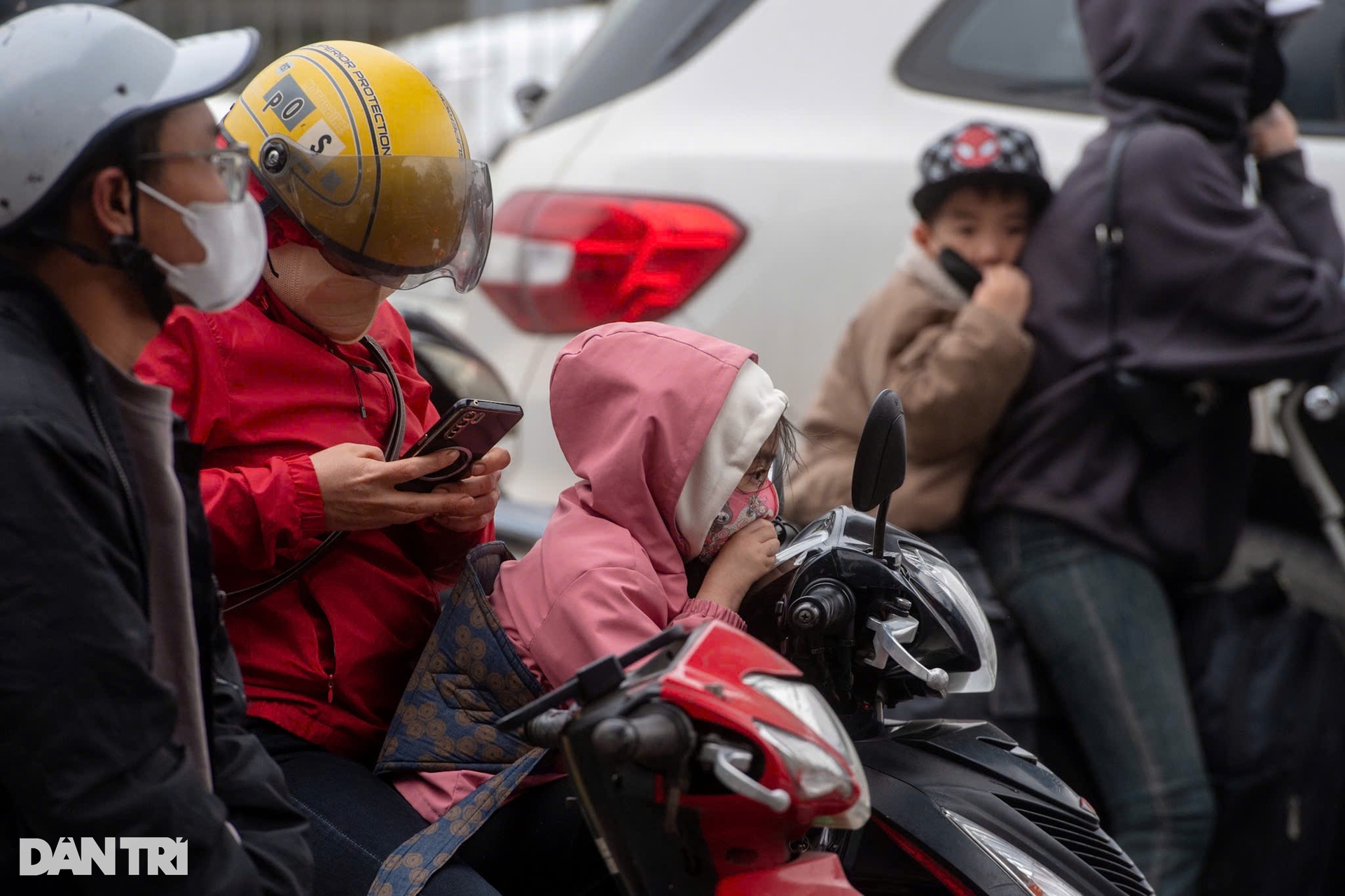 Người dân đổ về Thủ đô ngày cuối kỳ nghỉ, các tuyến đường cửa ngõ tắc dài - 10 Người dân đổ về Thủ đô ngày cuối kỳ nghỉ, các tuyến đường cửa ngõ tắc dài - 10