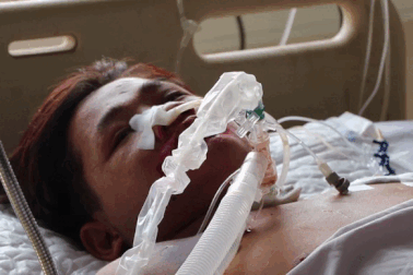 Mẹ nghèo vay nợ cứu tính mạng con trai bị nhiễm khuẩn liên cầu lợn