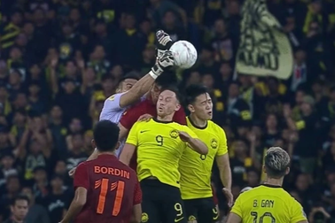 Tranh cãi bàn thắng bị từ chối dẫn tới xô xát giữa Malaysia và Thái Lan