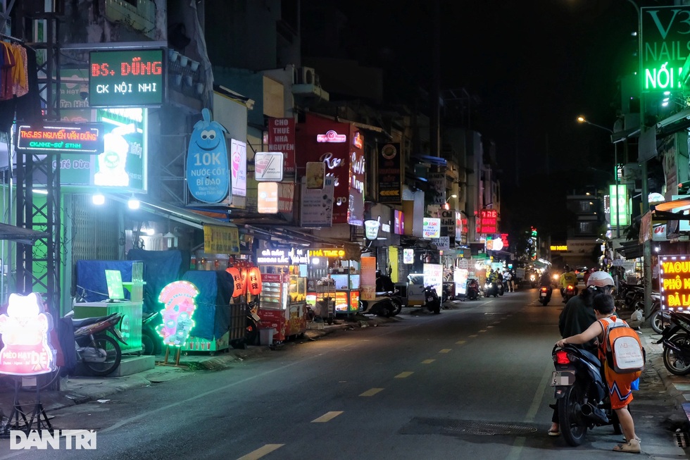 Phố ẩm thực Nguyễn Thượng Hiền đìu hiu: Chủ tiệm sống nhờ... bán online - 1 Phố ẩm thực Nguyễn Thượng Hiền đìu hiu: Chủ tiệm sống nhờ... bán online - 1