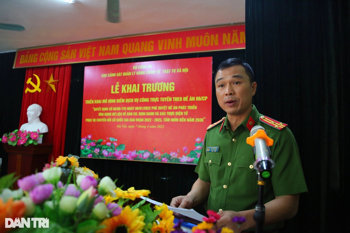 Người dân ngồi tại nhà thao tác thực hiện thủ tục hành chính - 1 Người dân ngồi tại nhà thao tác thực hiện thủ tục hành chính - 1