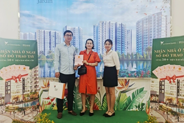 Tổ hợp chung cư Le Grand Jardin tiếp tục bàn giao sổ đỏ