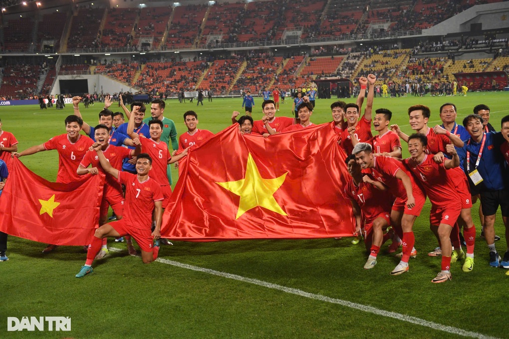 CĐV Đông Nam Á chỉ trích bàn thắng đáng hổ thẹn của tuyển Thái Lan - 4 CĐV Đông Nam Á chỉ trích bàn thắng đáng hổ thẹn của tuyển Thái Lan - 4