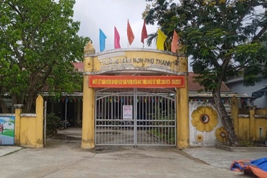 Bị nhắc nhở, nữ hiệu phó vẫn "mập mờ" với người đã có gia đình