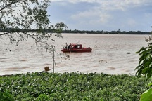 Lật xuồng chở 5 thanh thiếu niên, 1 người tử vong
