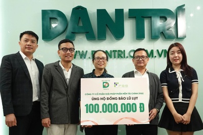 Báo Dân trí đón nhận 100 triệu đồng tiếp sức người dân vùng lũ lụt