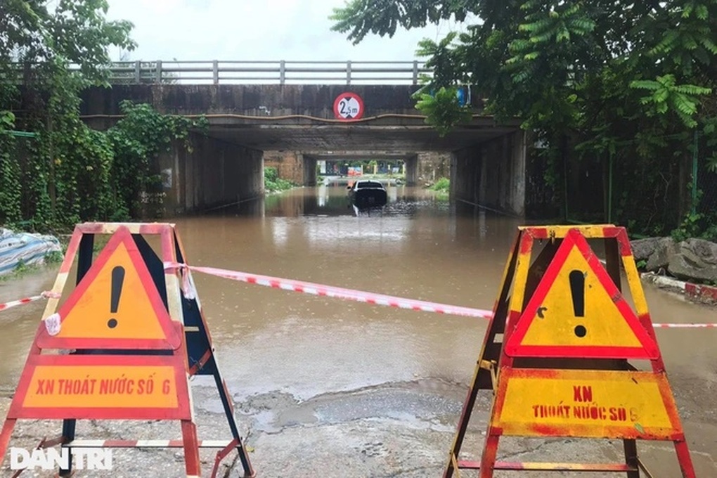 Cử tri phàn nàn vì Đại lộ Thăng Long ngập úng, xuống cấp - 1 Cử tri phàn nàn vì Đại lộ Thăng Long ngập úng, xuống cấp - 1