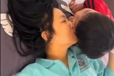 Nụ hôn cuối của mẹ với con trai trước khi mất khiến nhiều người rơi lệ