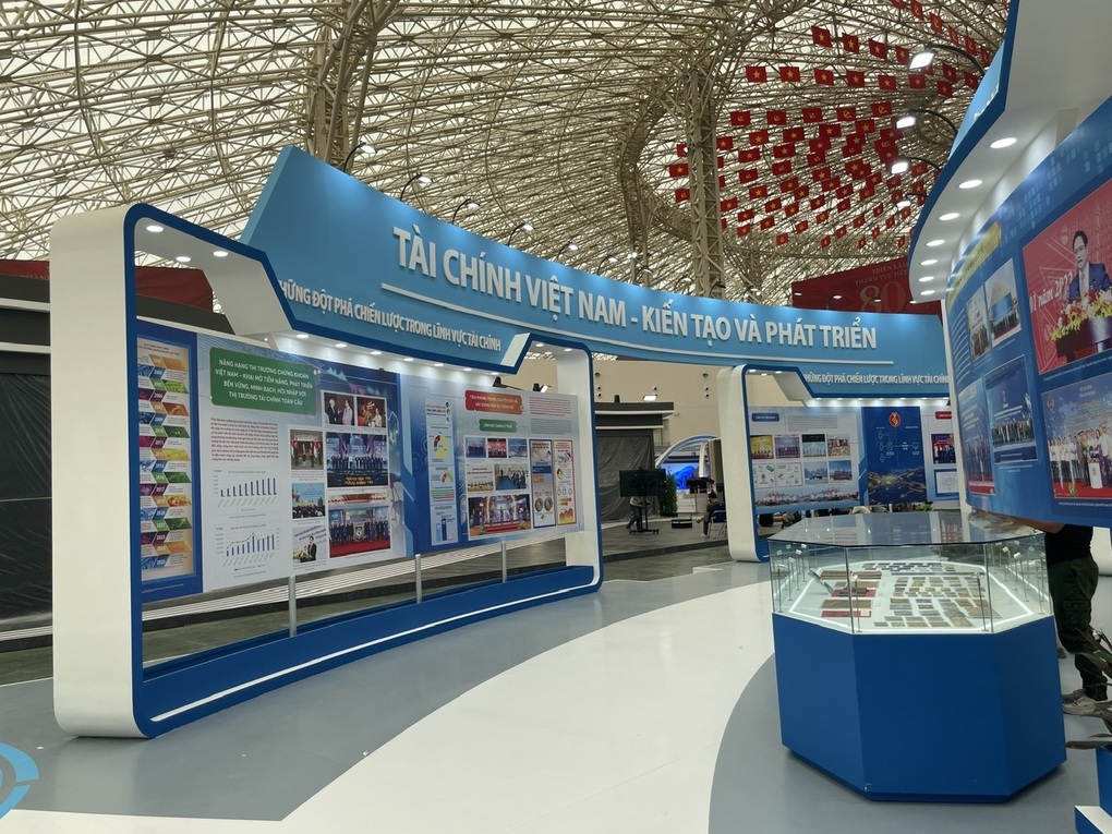 Exhibition booths of 16 corporations and general companies under the Ministry of Finance - 1 Triển lãm gian hàng của 16 tập đoàn, tổng công ty thuộc Bộ Tài chính - 1