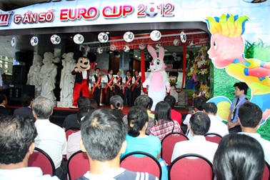 Sôi nổi khuyến mại song hành cùng Euro 2012