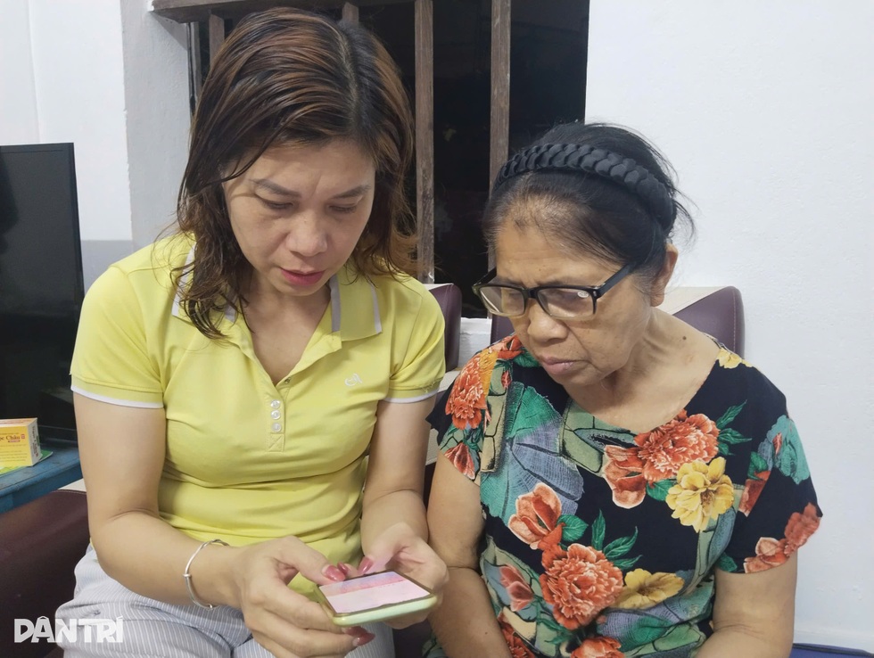 Người già loay hoay giữ số điện thoại đã gắn bó hàng chục năm - 3