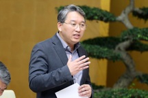 "Bỏ cấp huyện, quan trọng nhất là phân thẩm quyền nào lên tỉnh và xuống xã"