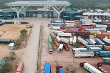 Dừng tiếp nhận hoa quả, hàng hóa dễ hư hỏng qua cửa khẩu Móng Cái