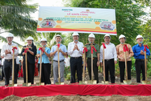 Thêm cây cầu Dân trí giúp con trẻ thoát cảnh bơi xuồng qua sông