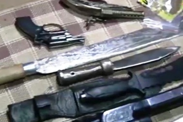 Phá tụ điểm ma túy, thu giữ 2 khẩu súng côn và 6 viên đạn