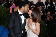 Selena Gomez: “The Weekend còn hơn một người bạn”