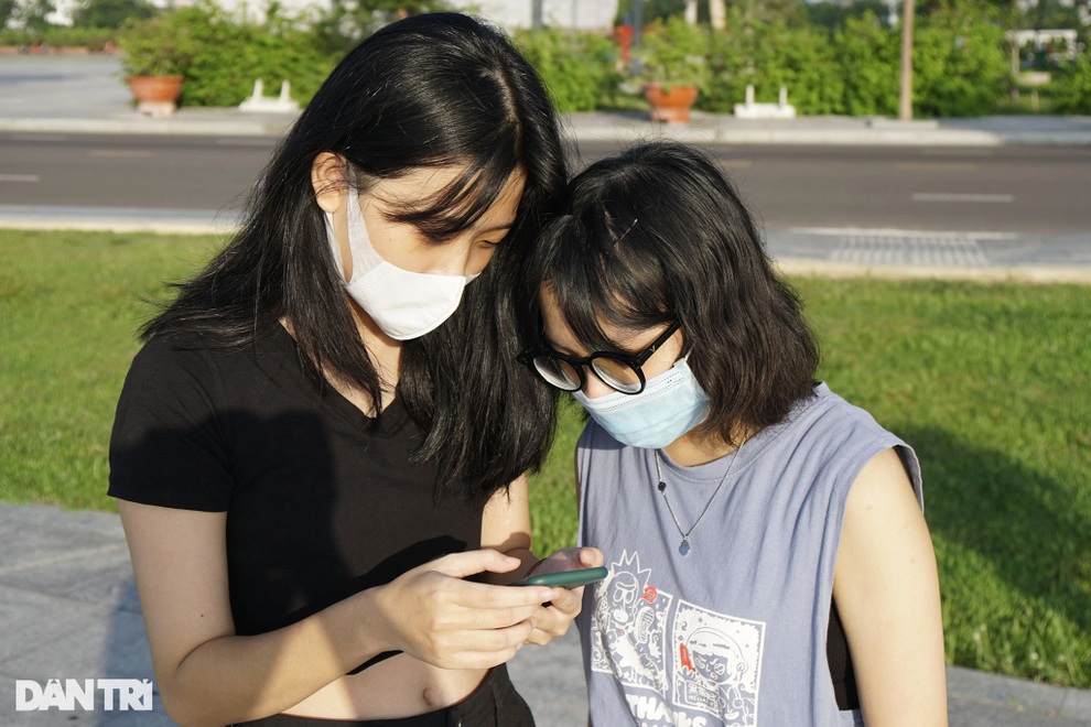 Người dân thoải mái đi bộ, tập thể dục sau nhiều tháng giãn cách - 8 Người dân thoải mái đi bộ, tập thể dục sau nhiều tháng giãn cách - 8