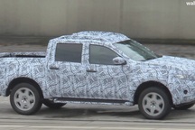 Xe bán tải đầu tiên của Mercedes trên đường chạy thử