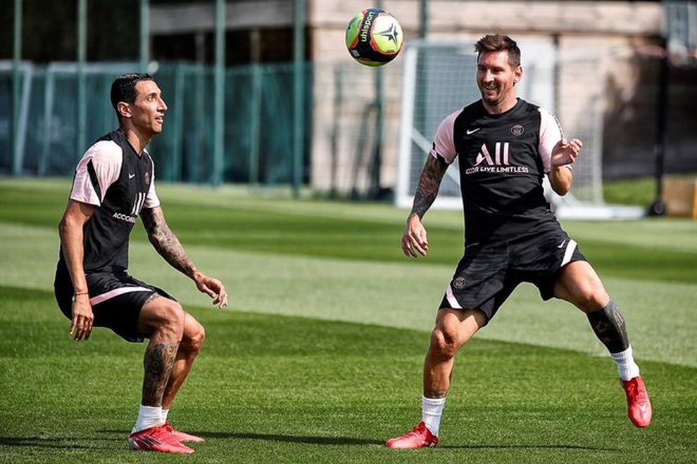 Messi cười tươi rói trong buổi tập đầu tiên với PSG - 7 Messi cười tươi rói trong buổi tập đầu tiên với PSG - 7