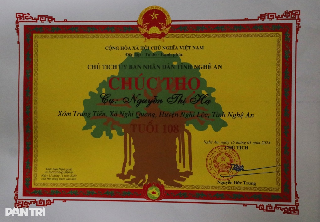 Cụ bà trên 100 tuổi bỗng mọc 10 cái răng, thích uống bia - 3 Cụ bà trên 100 tuổi bỗng mọc 10 cái răng, thích uống bia - 3