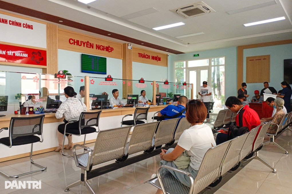 Xử lý hồ sơ thuận lợi hơn trong ngày thứ 3 chạy thử chính quyền xã mới - 1 Xử lý hồ sơ thuận lợi hơn trong ngày thứ 3 chạy thử chính quyền xã mới - 1
