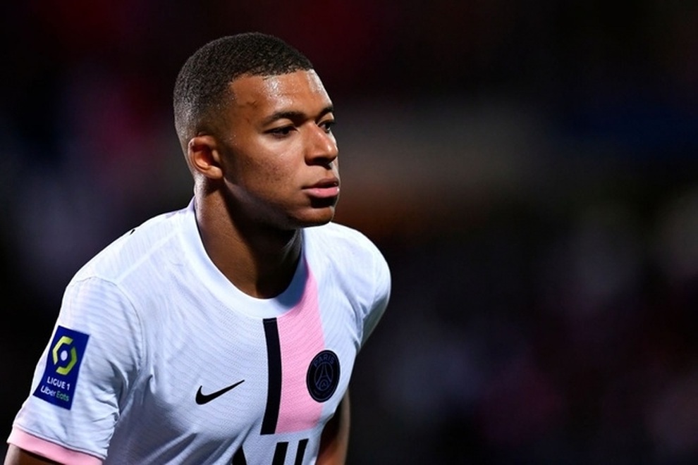 Mbappe có động thái gây sốc, khiến PSG ngồi trên đống lửa - 2 Mbappe có động thái gây sốc, khiến PSG ngồi trên đống lửa - 2