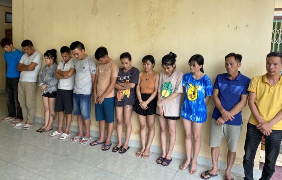 Mở tiệc ma túy để chuẩn bị đi làm ăn xa - 1 Mở tiệc ma túy để chuẩn bị đi làm ăn xa - 1