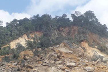 Nghệ An: Sập núi đá, vùi chết 18 công nhân
