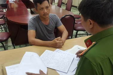 Làm giả giấy tờ xuất hàng trăm xe “cổ” ra nước ngoài