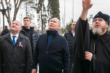 Tổng thống Putin bất ngờ thăm bán đảo Crimea