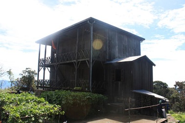 Lên đỉnh Hòn Bà thăm nhà Yersin