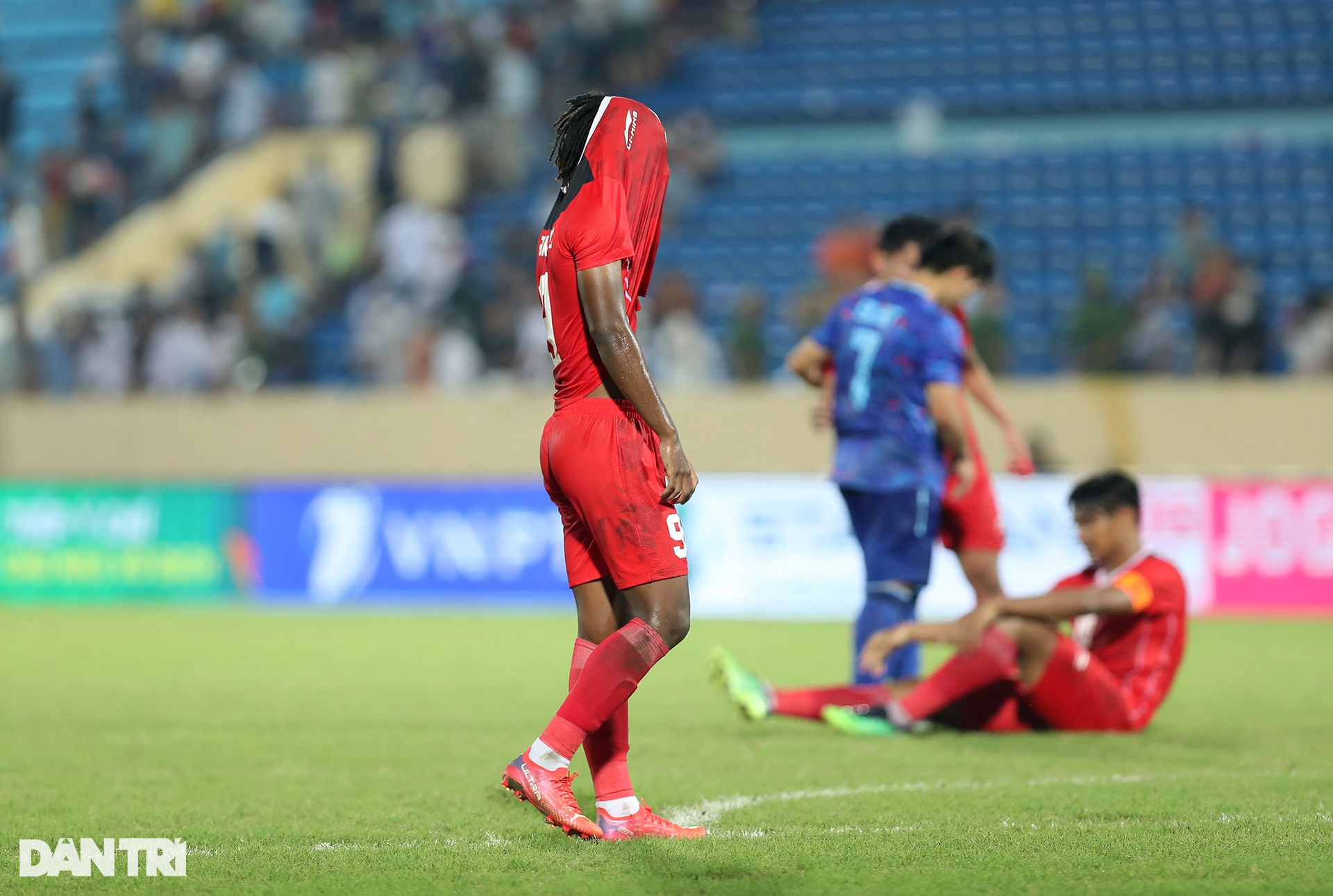 Màn xô xát giữa U23 Thái Lan và U23 Indonesia cùng 4 thẻ đỏ trong 3 phút - 15