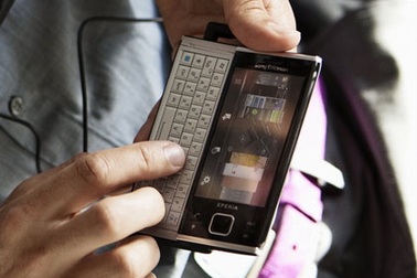 Smartphone cảm ứng kèm bàn phím QWERTY