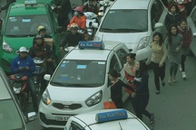 Vô tư như...người đi bộ