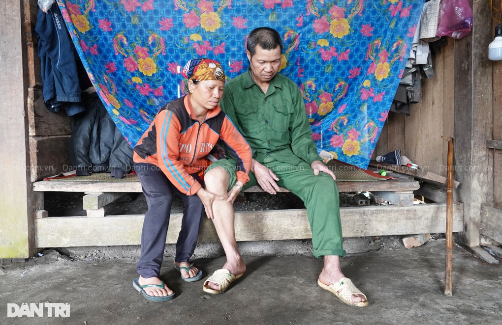 Bệnh tật giày vò, nghèo đói bủa vây đôi vợ chồng khốn khó - 2 Bệnh tật giày vò, nghèo đói bủa vây đôi vợ chồng khốn khó - 2