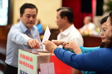 HĐND TPHCM mặc niệm, quyên góp ủng hộ đồng bào chịu ảnh hưởng bão Yagi