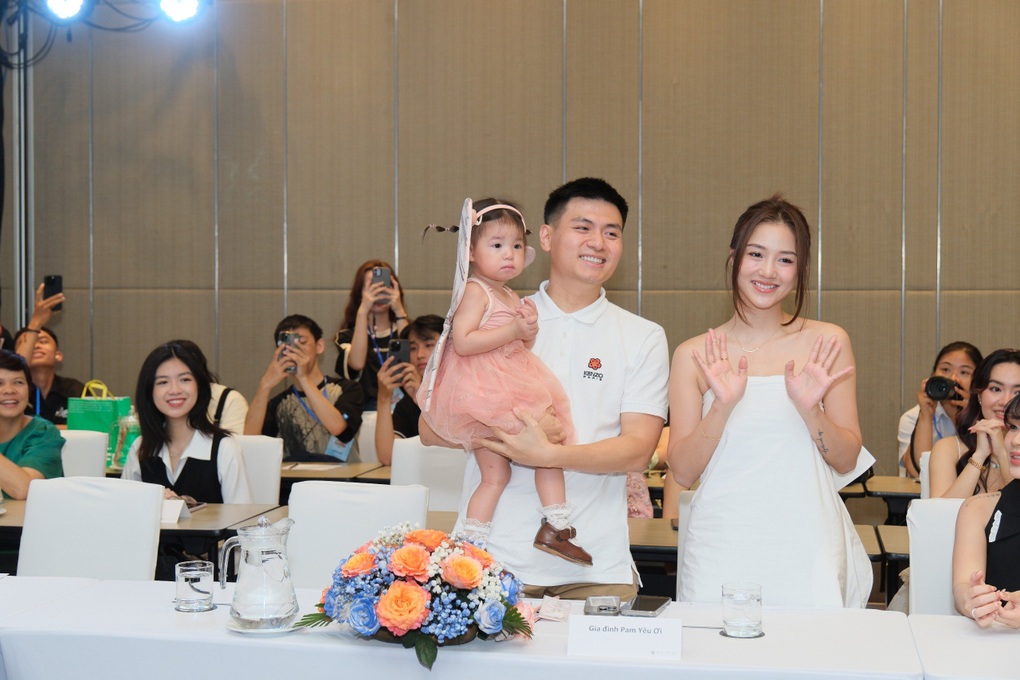 Bố của bé Pam nói gì khi con gái trở thành em bé hot nhất mạng xã hội? - 1 Bố của bé Pam nói gì khi con gái trở thành em bé hot nhất mạng xã hội? - 1
