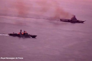 Anh gọi viện binh khi tàu chiến Nga qua eo biển Manche