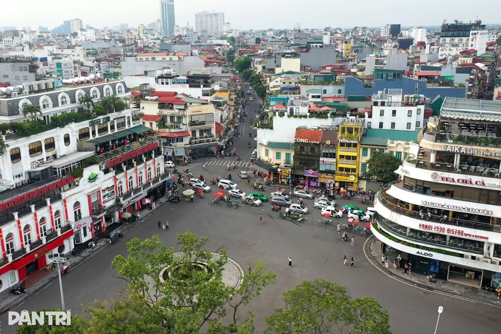Lộ hình hài quảng trường Đông Kinh Nghĩa Thục sau phá bỏ tòa Hàm cá mập - 2 Lộ hình hài quảng trường Đông Kinh Nghĩa Thục sau phá bỏ tòa Hàm cá mập - 2