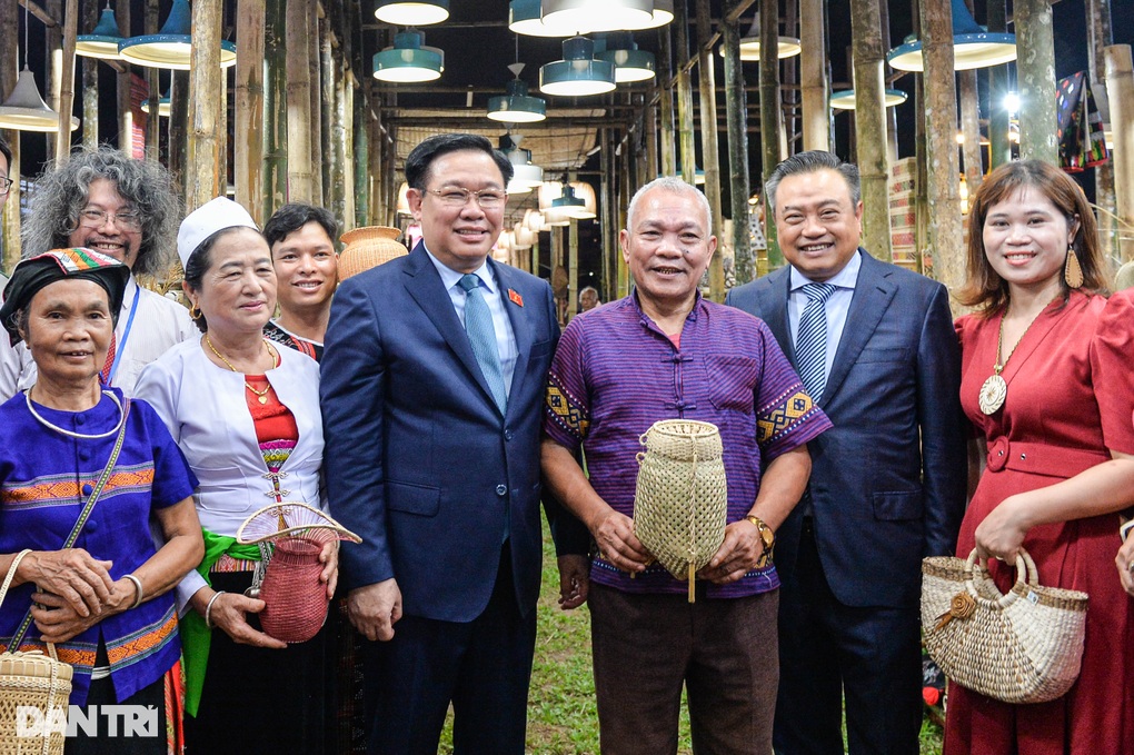 Chủ tịch Quốc hội dự Festival Bảo tồn và Phát triển làng nghề Việt Nam - 1