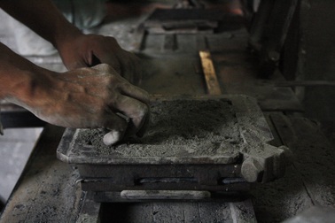 Công nghệ biến không khí ô nhiễm thành gạch xây nhà