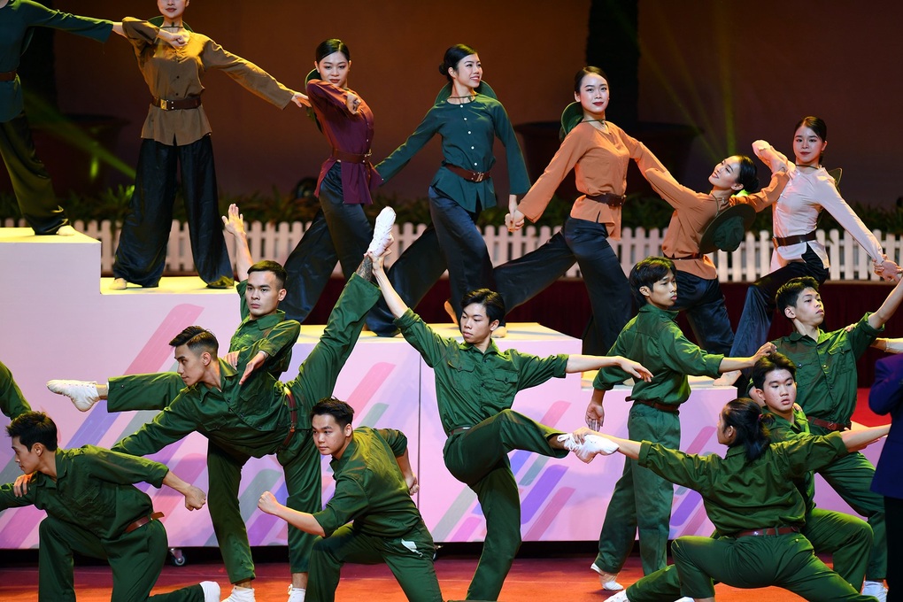 Chương trình nghệ thuật mang dấu ấn thanh niên chào mừng Đại hội Đoàn - 3 Chương trình nghệ thuật mang dấu ấn thanh niên chào mừng Đại hội Đoàn - 3