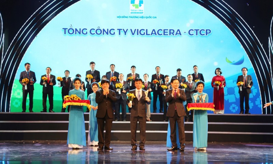 Viglacera tự hào đón nhận danh vị Thương hiệu Quốc gia Việt Nam - 1 Viglacera tự hào đón nhận danh vị Thương hiệu Quốc gia Việt Nam - 1