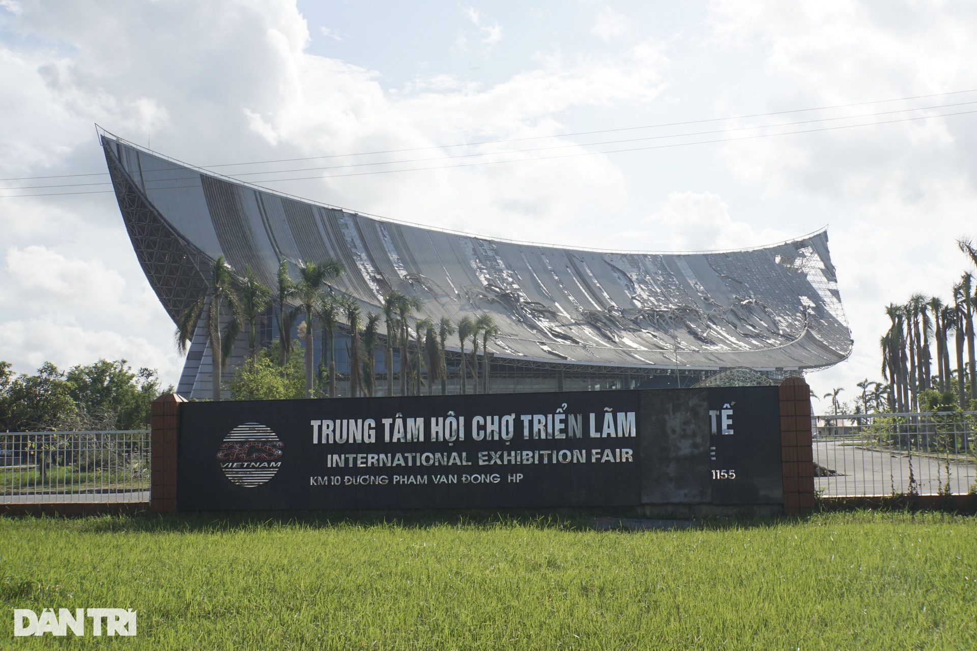 Nhà cánh diều trăm tỷ ở Hải Phòng xuống cấp, thành kho chứa hàng hóa - 1 Nhà cánh diều trăm tỷ ở Hải Phòng xuống cấp, thành kho chứa hàng hóa - 1