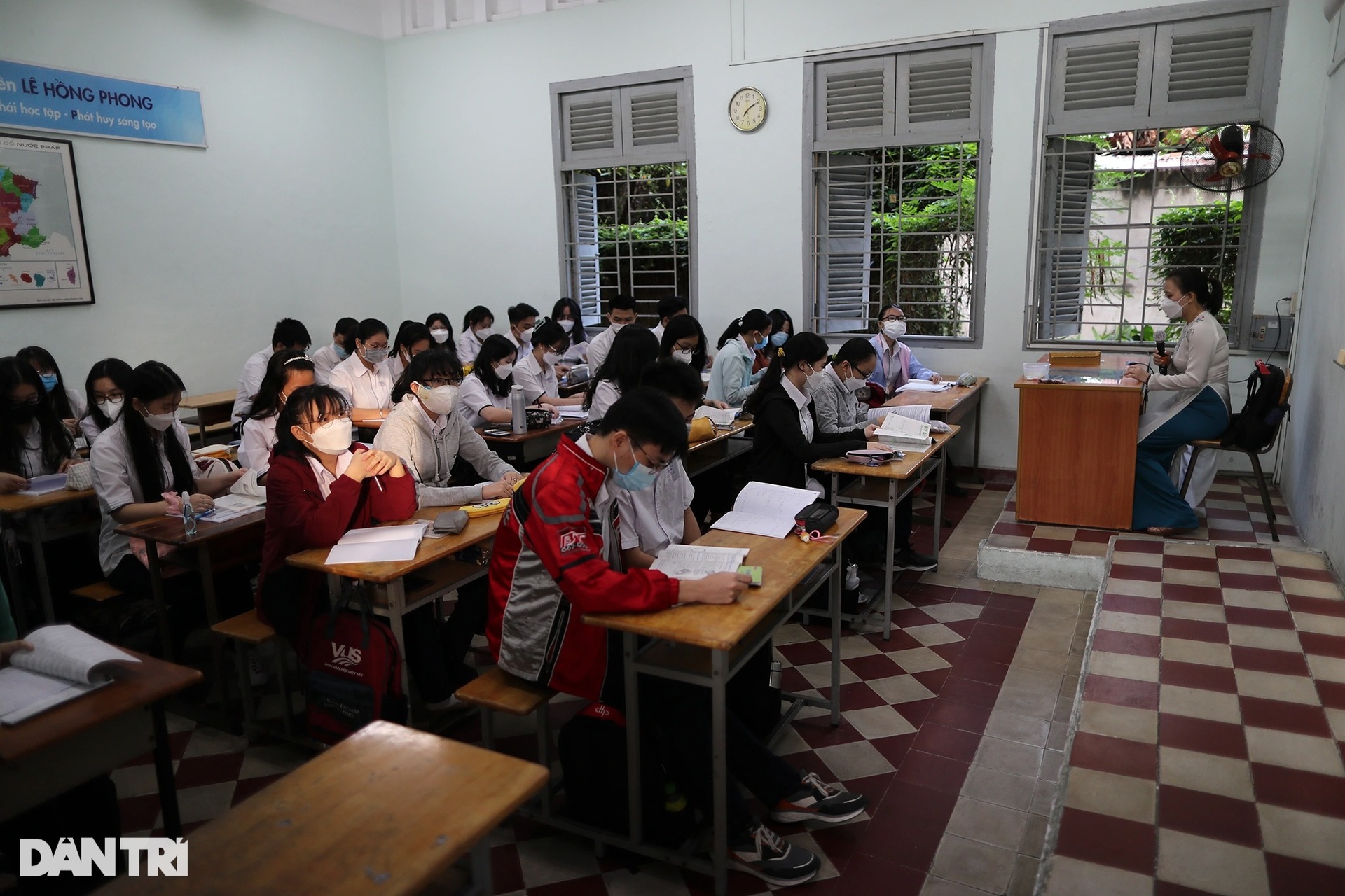 Hơn 100 nghìn học sinh TPHCM trở lại trường sau gần 8 tháng học online - 10 Hơn 100 nghìn học sinh TPHCM trở lại trường sau gần 8 tháng học online - 10