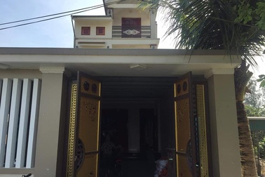 Phòng ngủ bốc cháy trong đêm, cả gia đình 4 người bỏng nặng