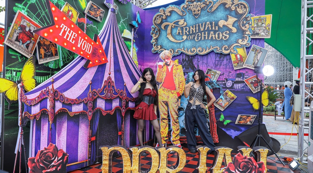 Đếm ngược 8Wonder: Khán giả có mặt từ sớm, dàn nghệ sĩ chuẩn bị cho đêm diễn - 1