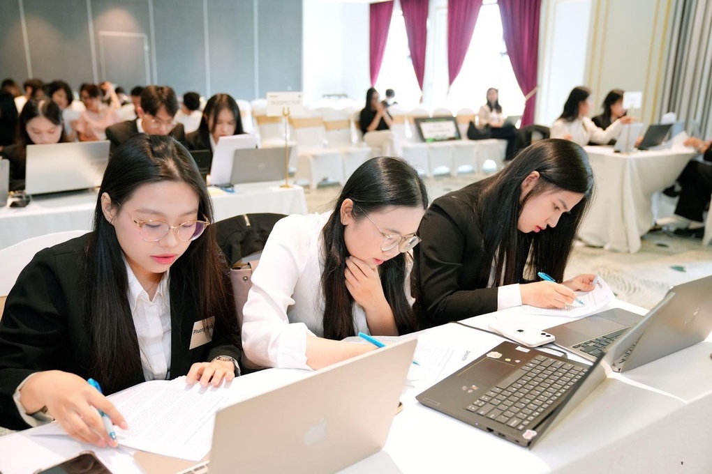 Á quân Deloitte Tax Challenge 2026: Sinh viên UEH.ISB thử sức ở bàn tư vấn Big4 - 2