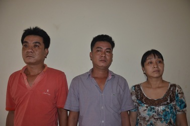 Bắt quả tang ba chị em ruột cùng thầu đề