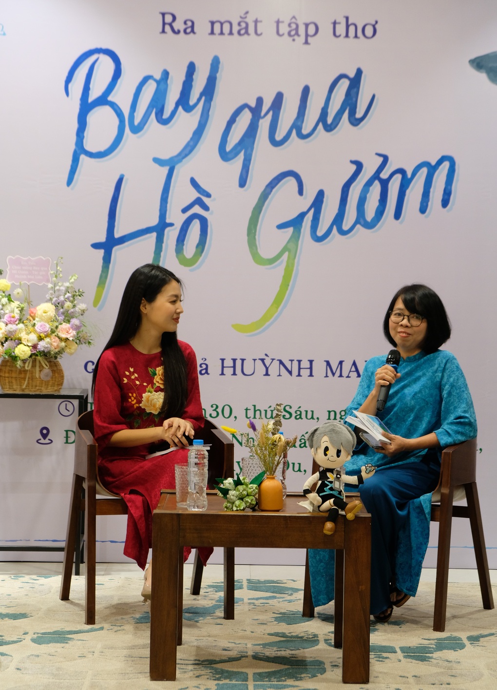 Bay qua Hồ Gươm - bức tranh ký họa về Hà Nội bằng thơ - 1